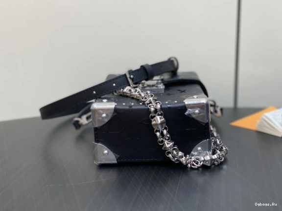 LOUIS Monogram Camera Box VUITTON Canvas 0409